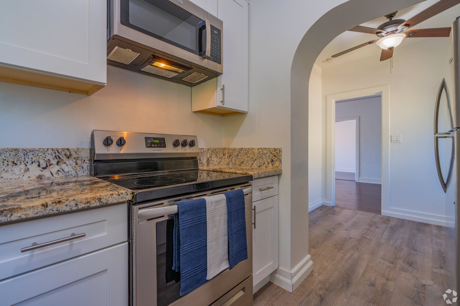 Almond Heights photo 5